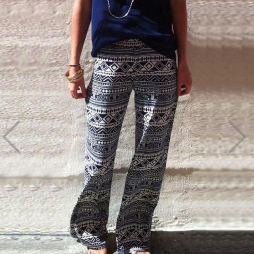 Mine (Size L) Navy & White Print Cropped Pants